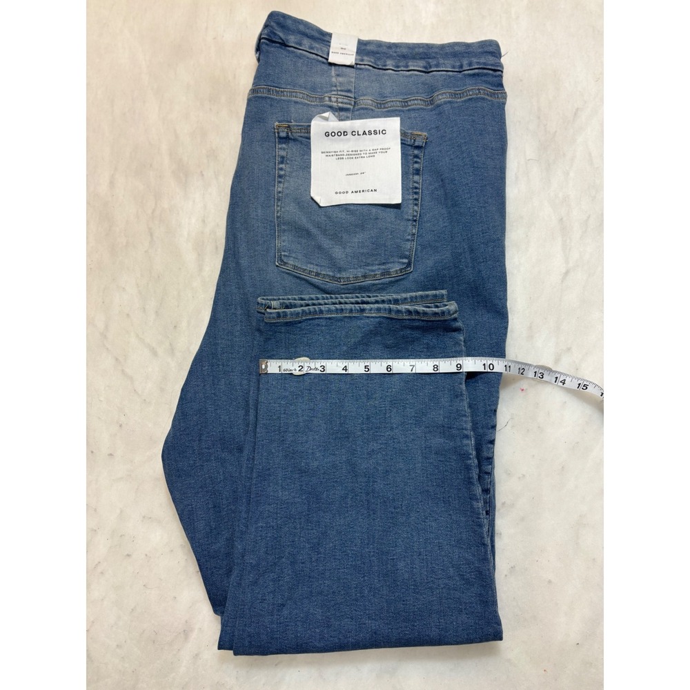 Good American Straight Leg Jeans in Medium Blue - Picture 9 of 9
